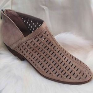 NEW Vince Camuto Almond Toe Pekkan Suede Ankle Boots Size 9.5